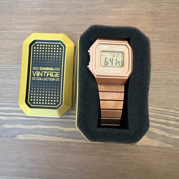 Casio Accessories - Casio vintage collection metal chain digital watch